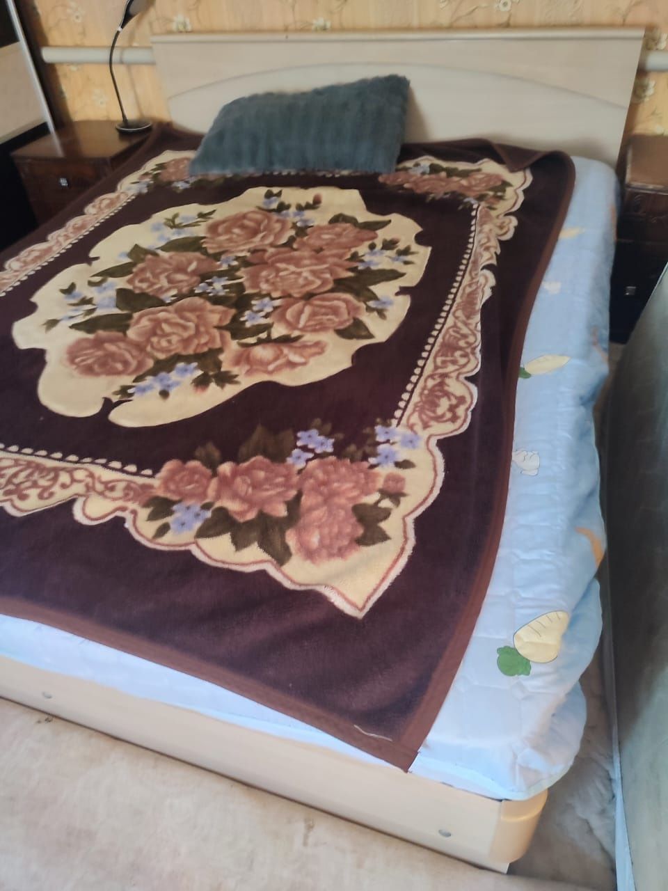 Кровать с матрасом