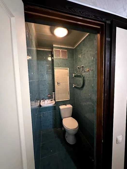 Ц2 17- maktab yonida 4/4/4 90m2 sotiladi !!!