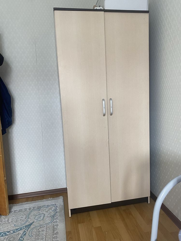 Срочно Продам шкаф 2 дверной срочно срочно