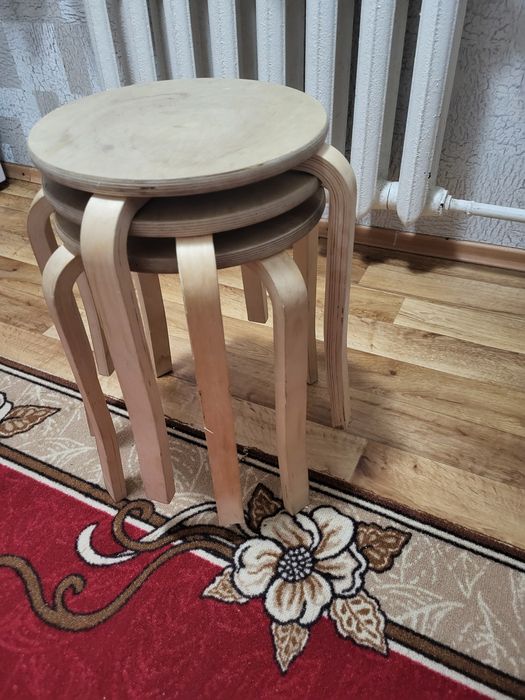 Срочно продаю табуретки