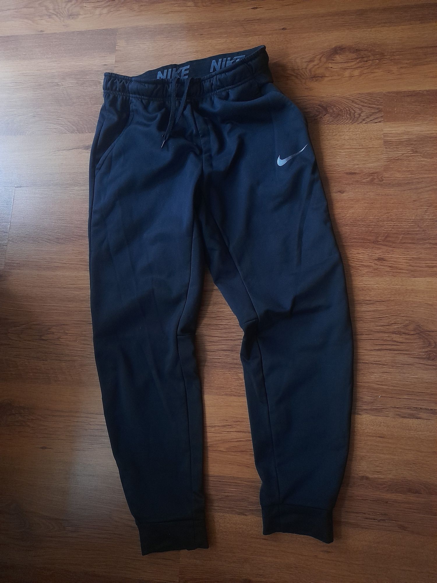 Nike dri fit мъжко долнище M размер.