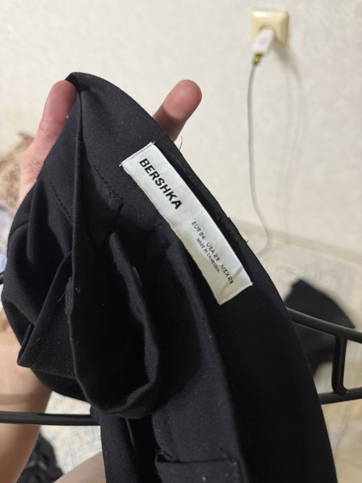 брюки черные от bershka