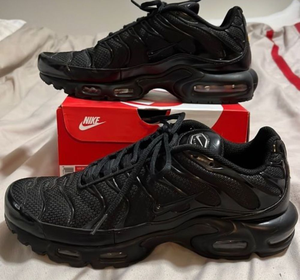 Nike tn triple black