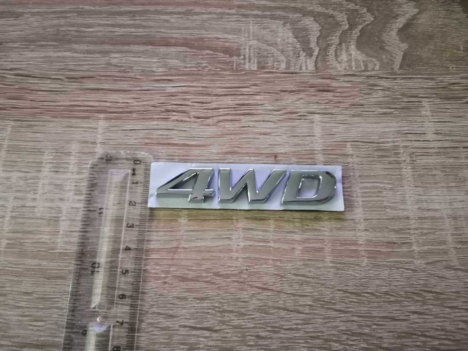 сребриста емблема Hyundai 4WD