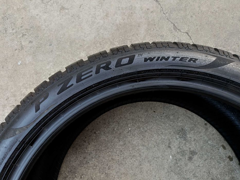 O anvelopa de iarna 245 40 19 pirelli p zero winter 7,8 mm dot 2324