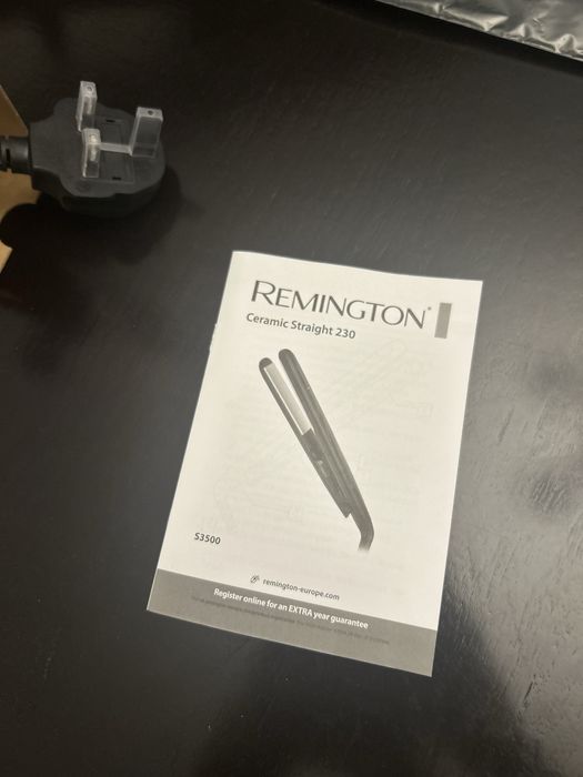 Placă de întins părul Remington Ceramic Straight 230 – Nouă, Sigilată