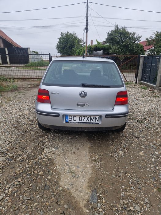 Vand golf 4 motor 1.400 benzina anu 2001
