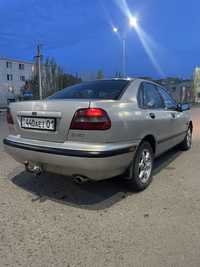 машина volvo s40 97 года обьем 2.0