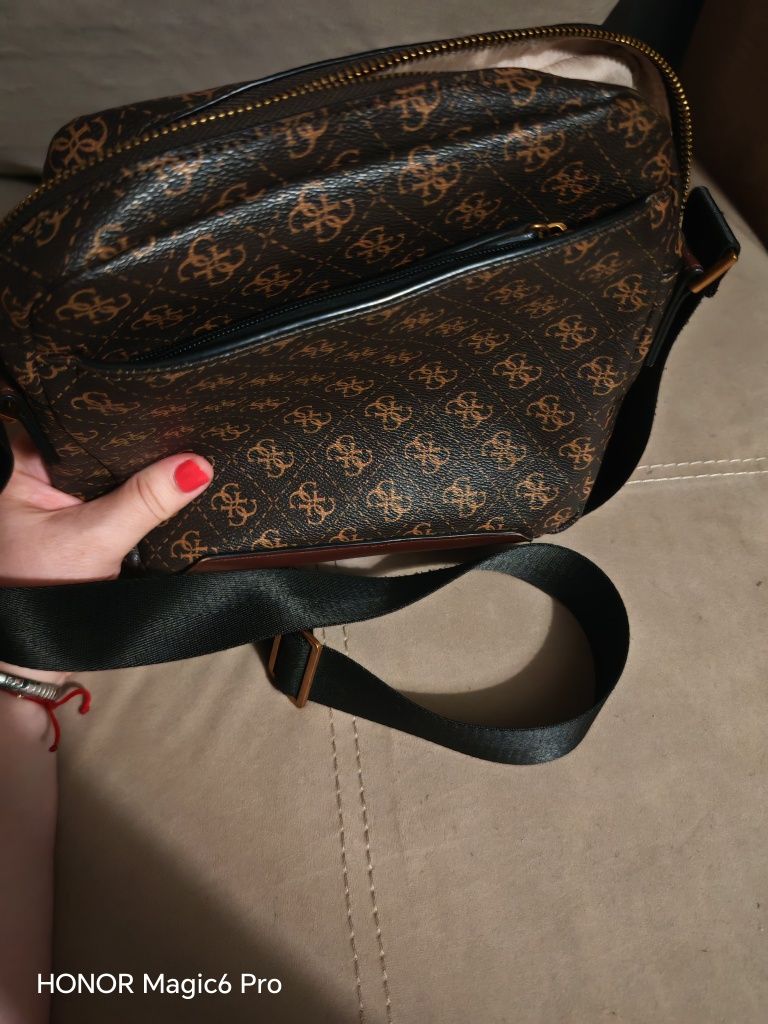 Чанта мъжка Guess