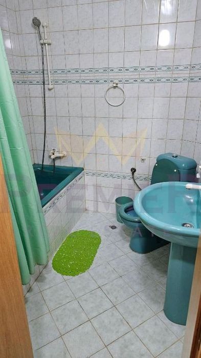 Дава се под наем Тристаен апартамент в Варна, Колхозен пазар - 118 кв.м за 612 € - Снимка #6