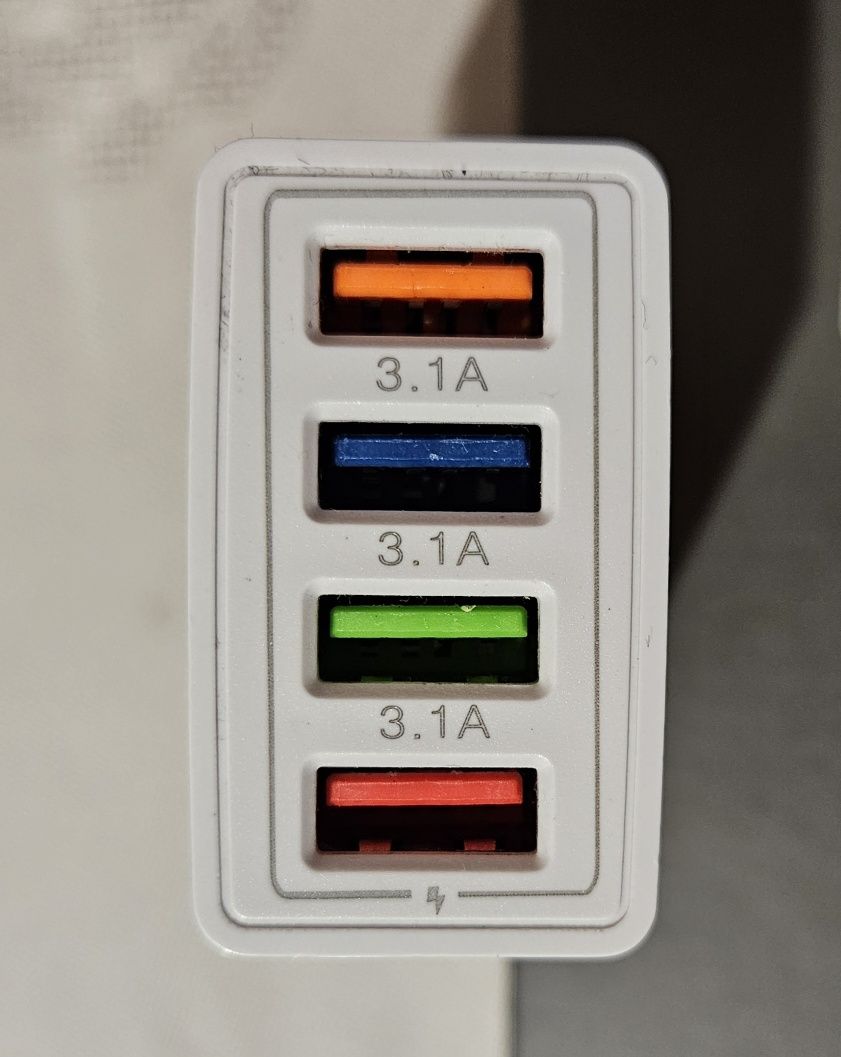 Зарядно USB 4портово