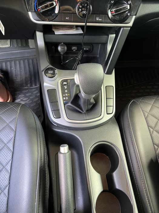 Kia Seltos карбоновые накладки для салона.