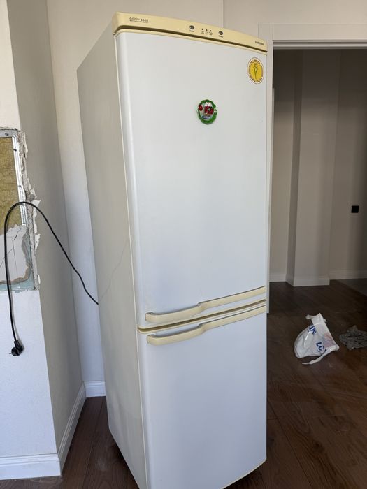 Холодильник Samsung