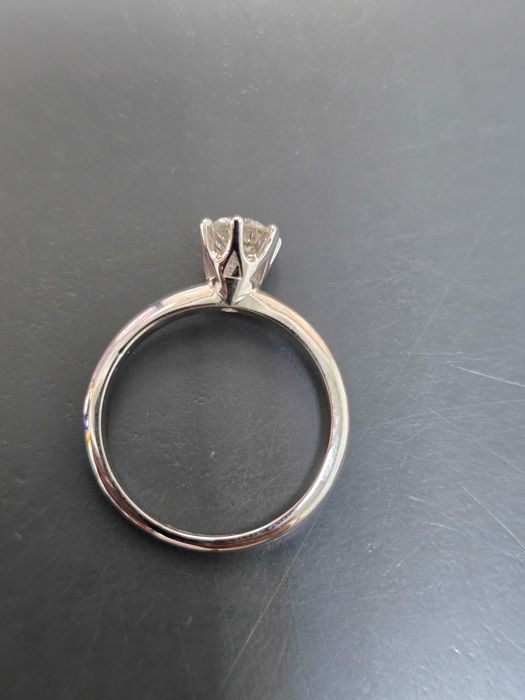 Дамски пръстен с диаманд