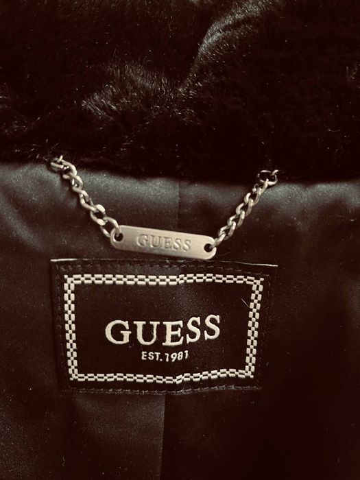 Стильная шуба Guess для авто леди