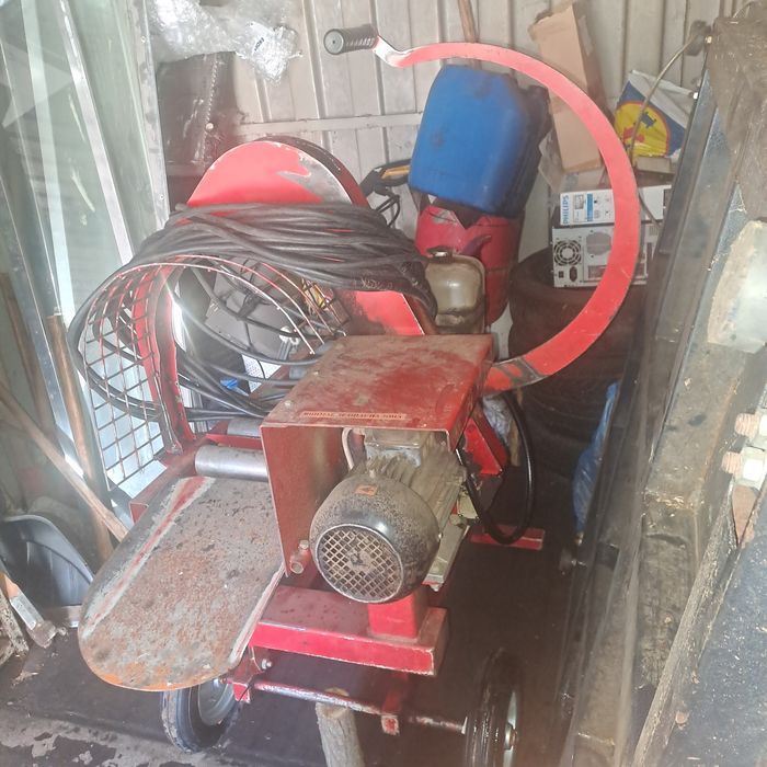 Машина за рязане на дърва