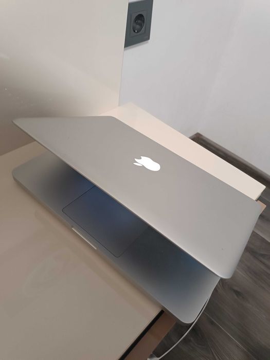 MacBook Pro i5 Leptop