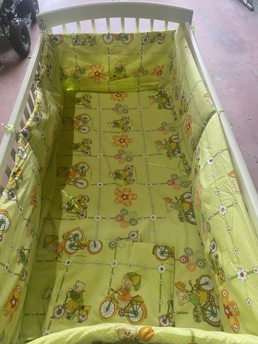 Vând pătuț lemn + pătuț de plasa pliabil