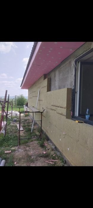 Execut lucrări în construcții.