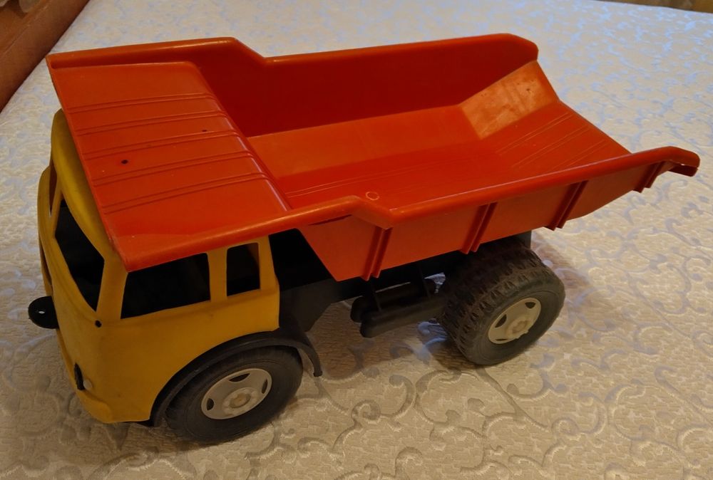 Ретро детски самосвал