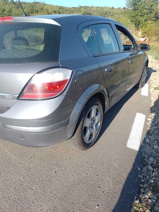 Vând Opel Astra H