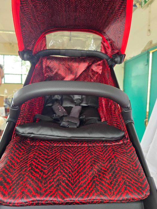 Cărucior compact iCOO Acrobat până la 18 kg , reflectoare, roșu