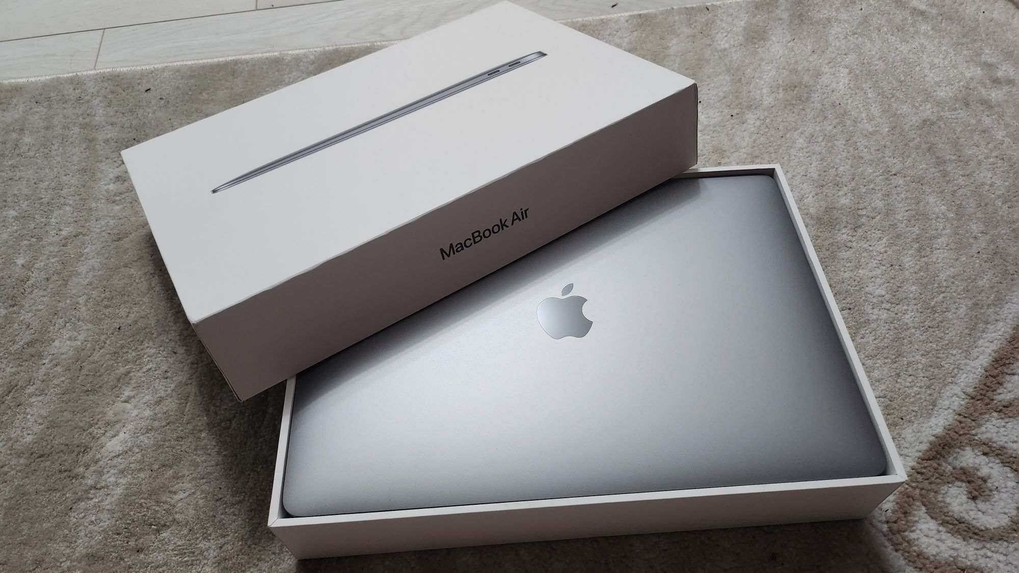 Macbook air M1, 2020г