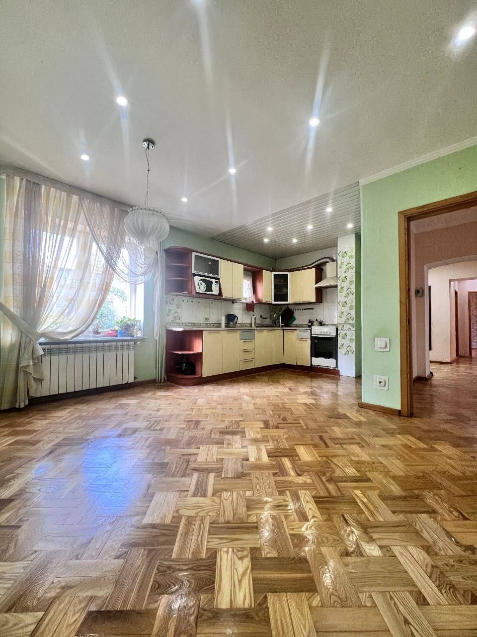 Продам квартиру Буюк ипак йули 3+2/3/4 140м2
