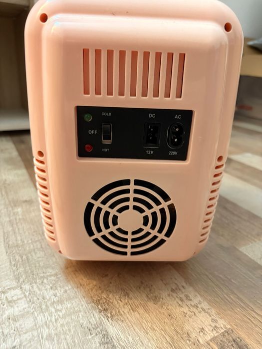 Mini frigider meloni pentru cosmetice