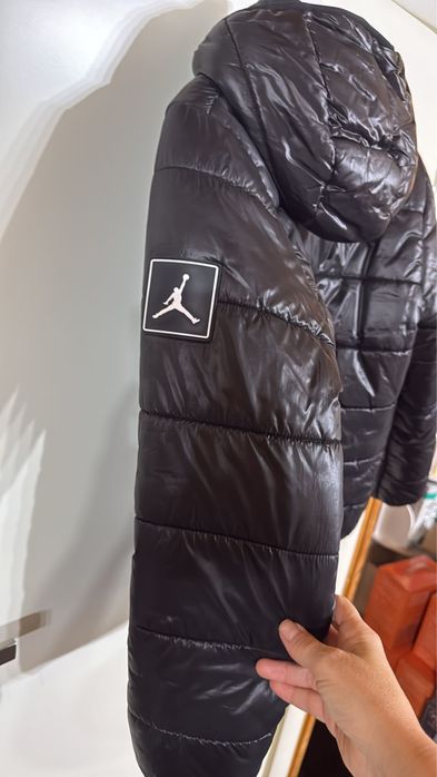 Geaca Jordan pentru copiii de 13 ani in stare buna