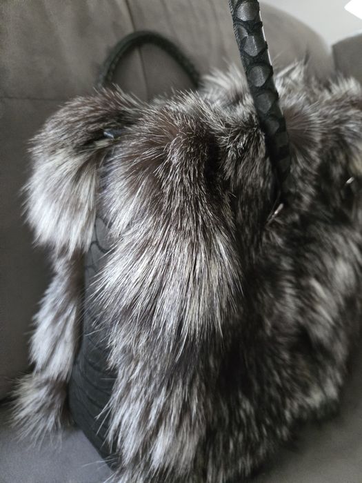 Чанта с богат естествен косъм от лисица