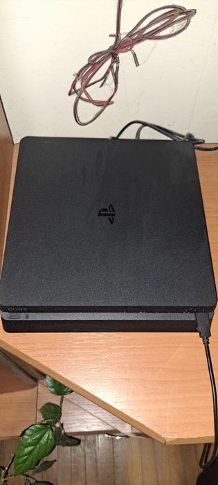 Se vinde PS4 slim,500 gb