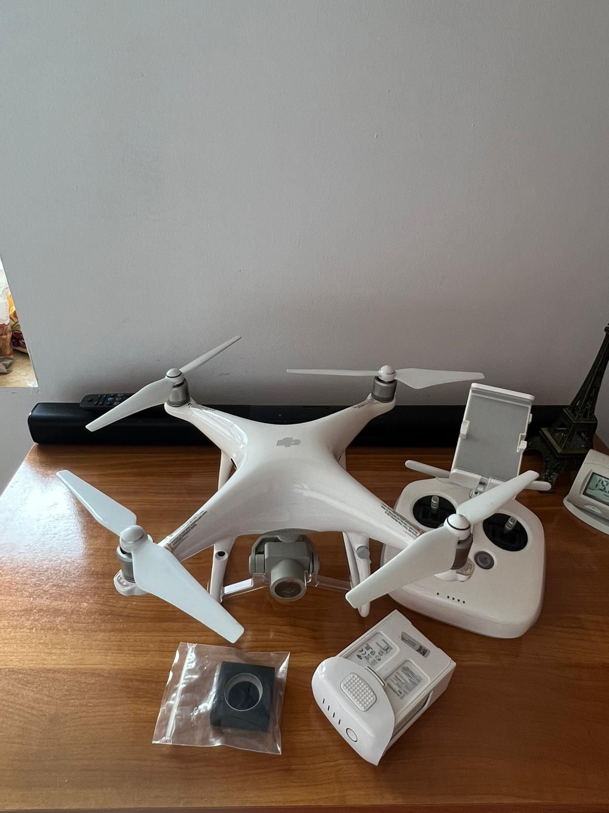 Vând drona dji Phantom 4 pro