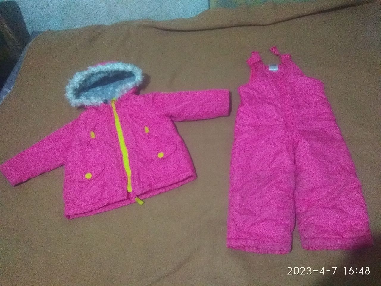Куртки на мальчика и девочку
