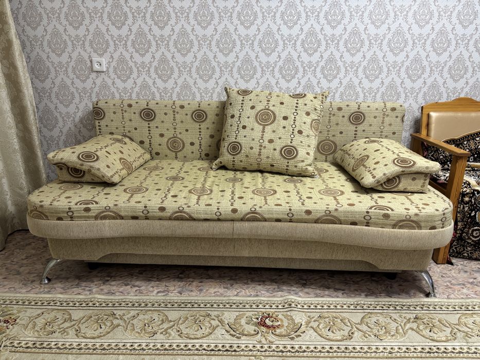 Диван в хорошем состоянии