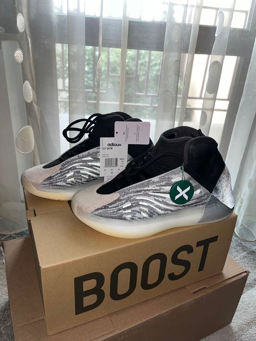 Yeezy Quantum Lifestyle Sneakers