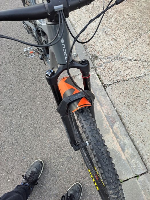 PRET SCAZUT Focus Thron 6.8 Trail – full suspension, cadru L, 29”, 12