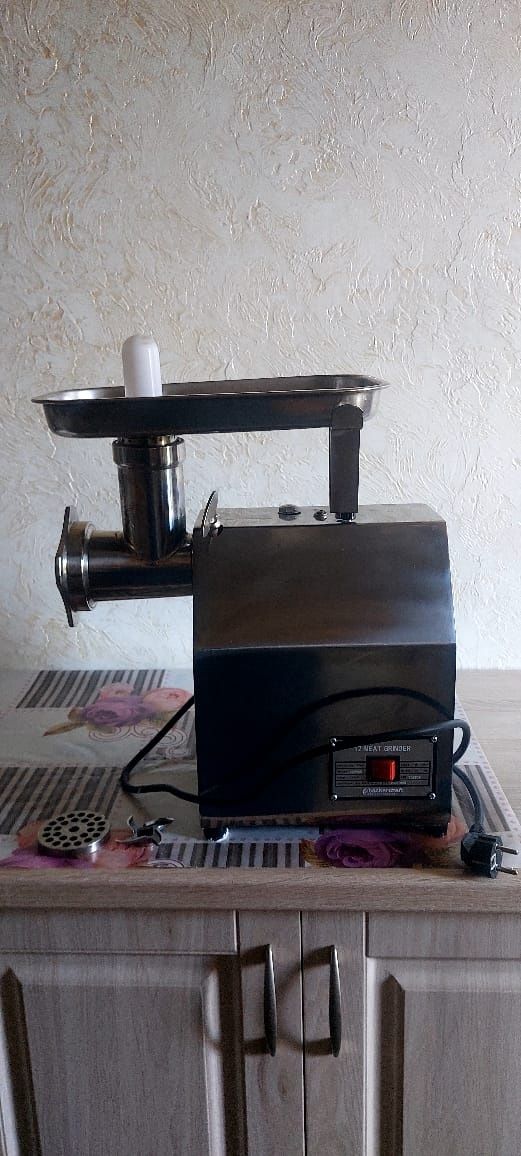 Срочно продам мясорубку