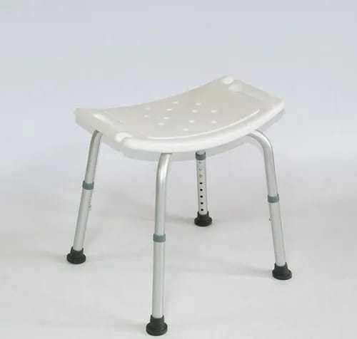 Сиденье на ножках для ванной