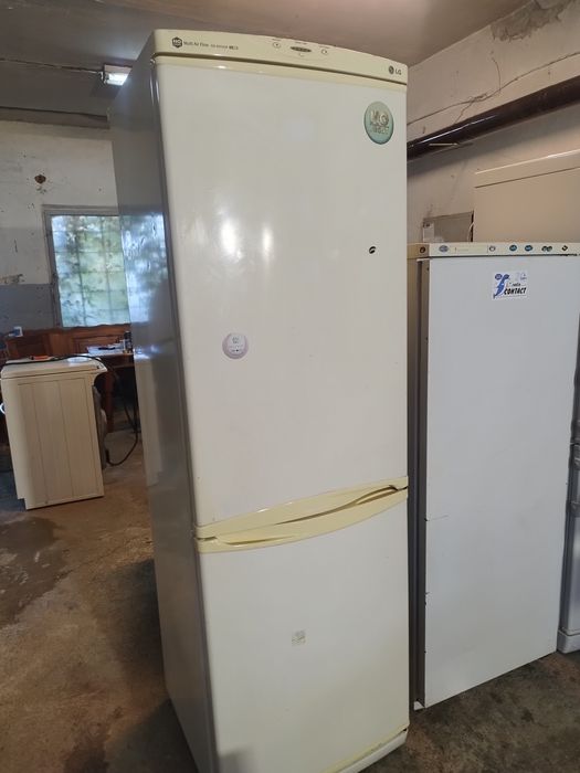 Хладилник с фризер LG