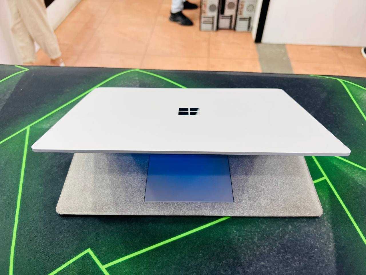 Microsoft surface laptop 2