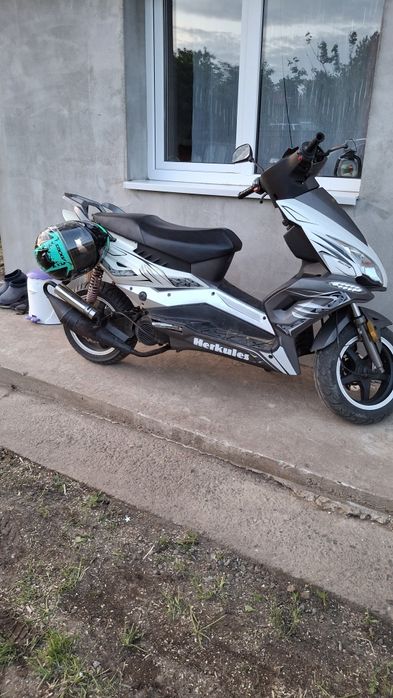 Vând scuter de 50 ccm
