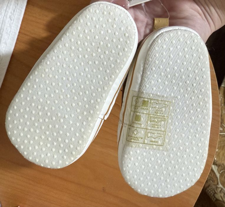 Продам детскую новую обувь