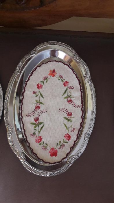 Set de 3 tavi cu servetele personalizate cusute manual