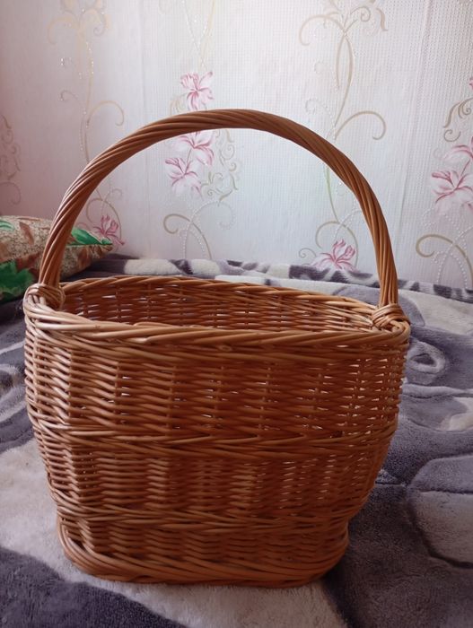 Продам вазы из лозы.