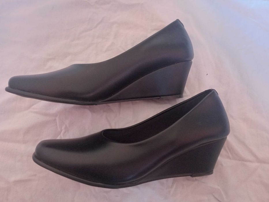 Обувки естествена кожа чисто нови