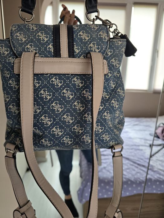 Дамска раница GUESS
