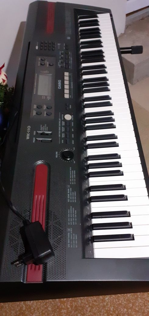 Vind casio la 160 euro bine intretretinut 5 octave