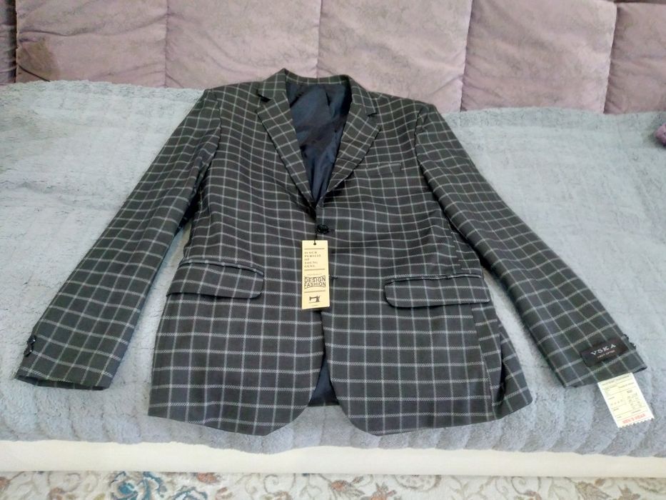 Продам стильный мужской костюм