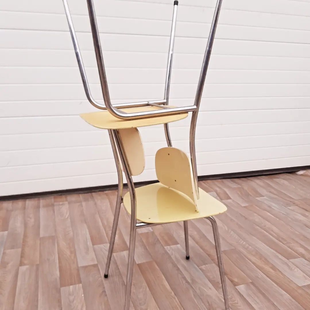 Стилни Винтидж трапезни столове от 50-60те години на миналия век.
